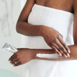 Olverum Body Polish -Cosmetic Care Store 5060380380234BodyPolish4