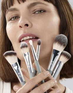 Et Al. Powder Brush -Cosmetic Care Store R BRSH40 POWDER 20BRUSH 2FEA R BRSH40 POWDERBRUSH 03 49541.1681721061