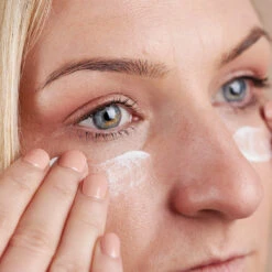 Medik8 Cream Cleanse -Cosmetic Care Store cream cleanse application