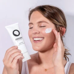 PRIORI LCA - Hydrofill Mask -Cosmetic Care Store hydrofillonmodel2 1080x 7d5baf96 1a13 49f2 ab59 0037164e51b5